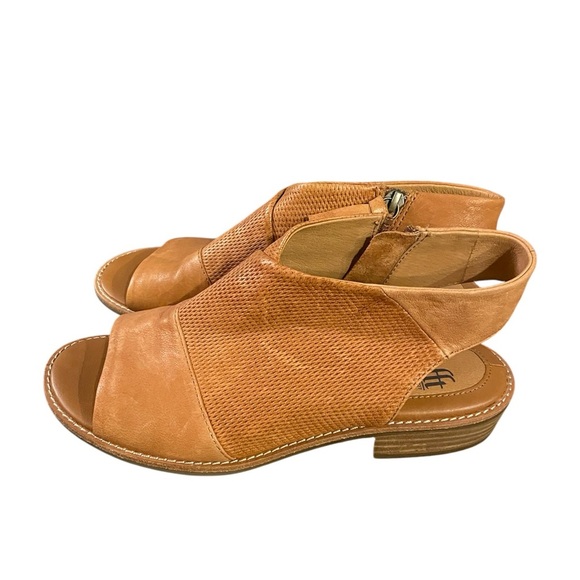 Sofft Women's Tan Open-Toe Sandals - Picture 2 of 12
